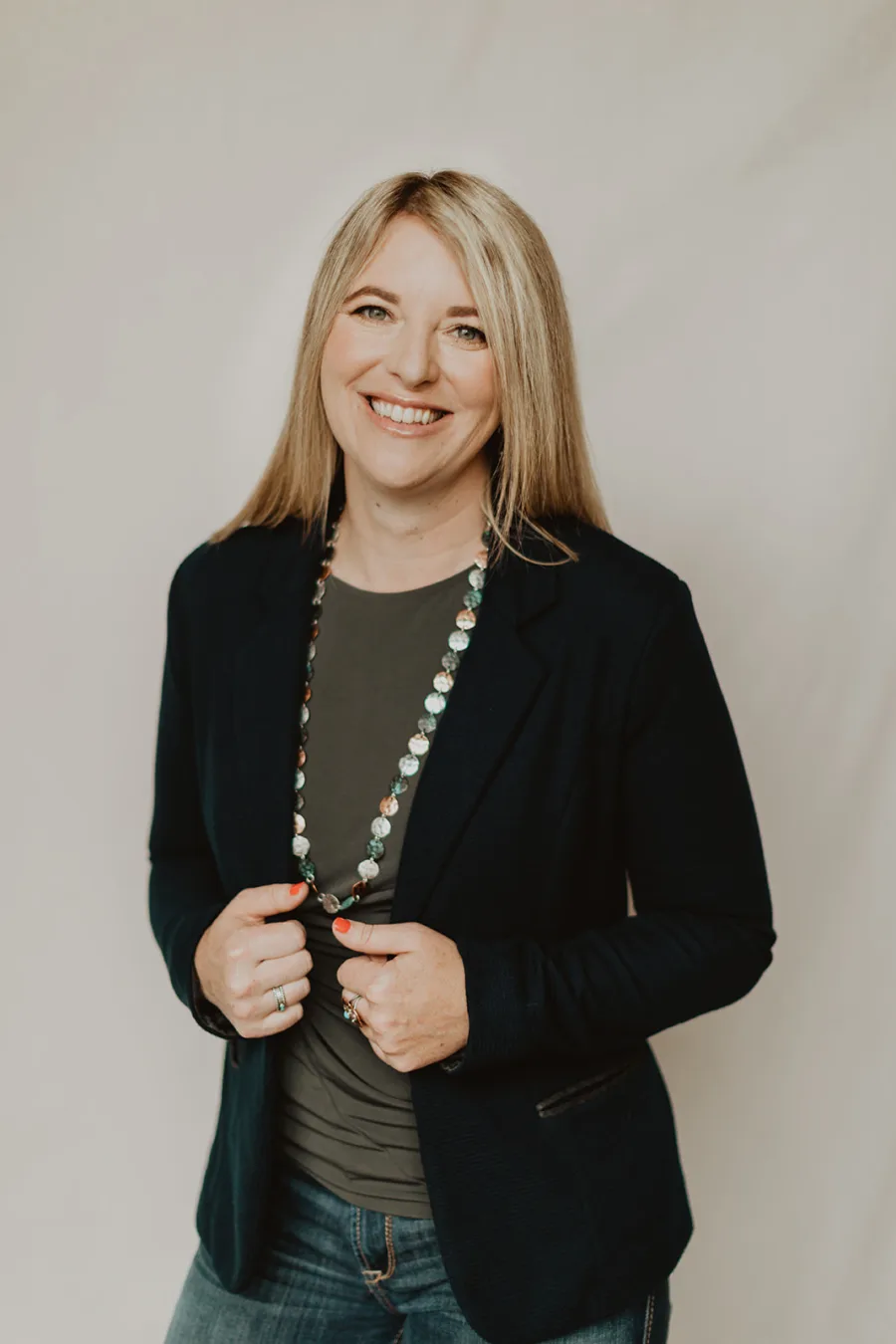 DH Leoma Headshots 7 websize